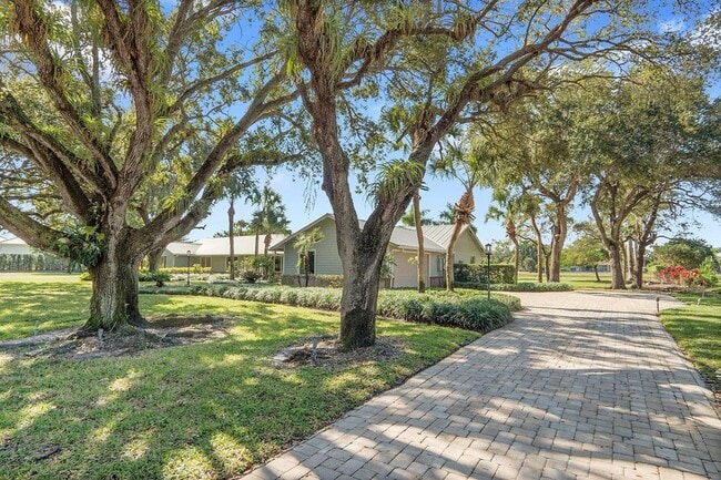 Foto del edificio - 8631 Steeplechase Dr