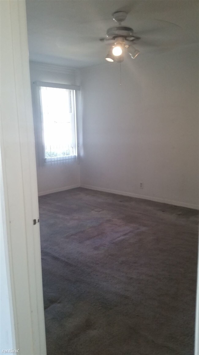 Building Photo - 1007 N Buena Vista St