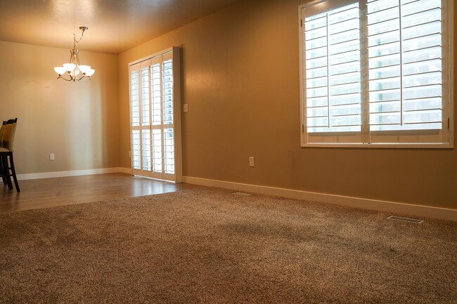 Foto del edificio - 528 Fox Chase Dr