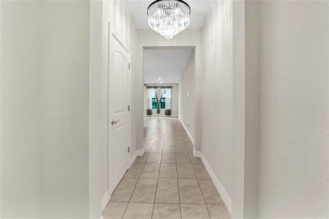 Building Photo - 4828 Chantilly Rd