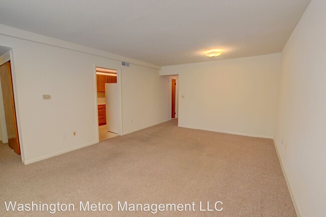 Building Photo - 2210 Kent Village Dr