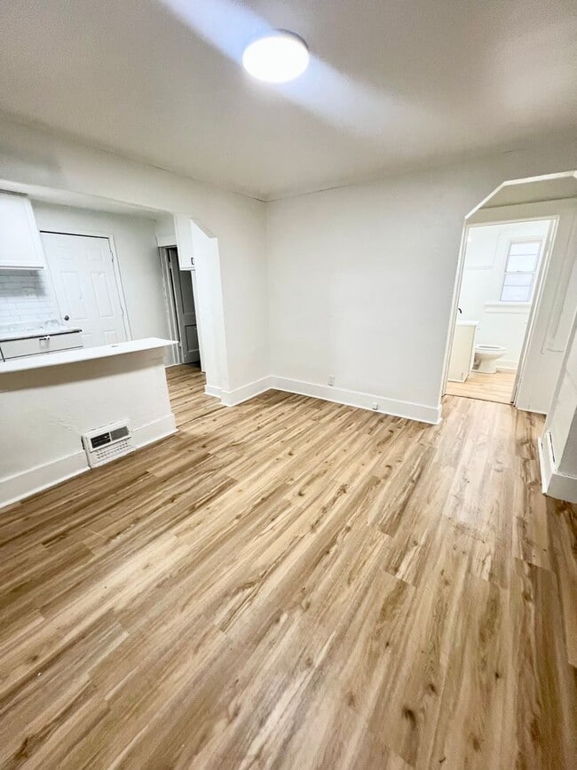 Building Photo - COMING SOON! 2 BEDROOM HOUSE