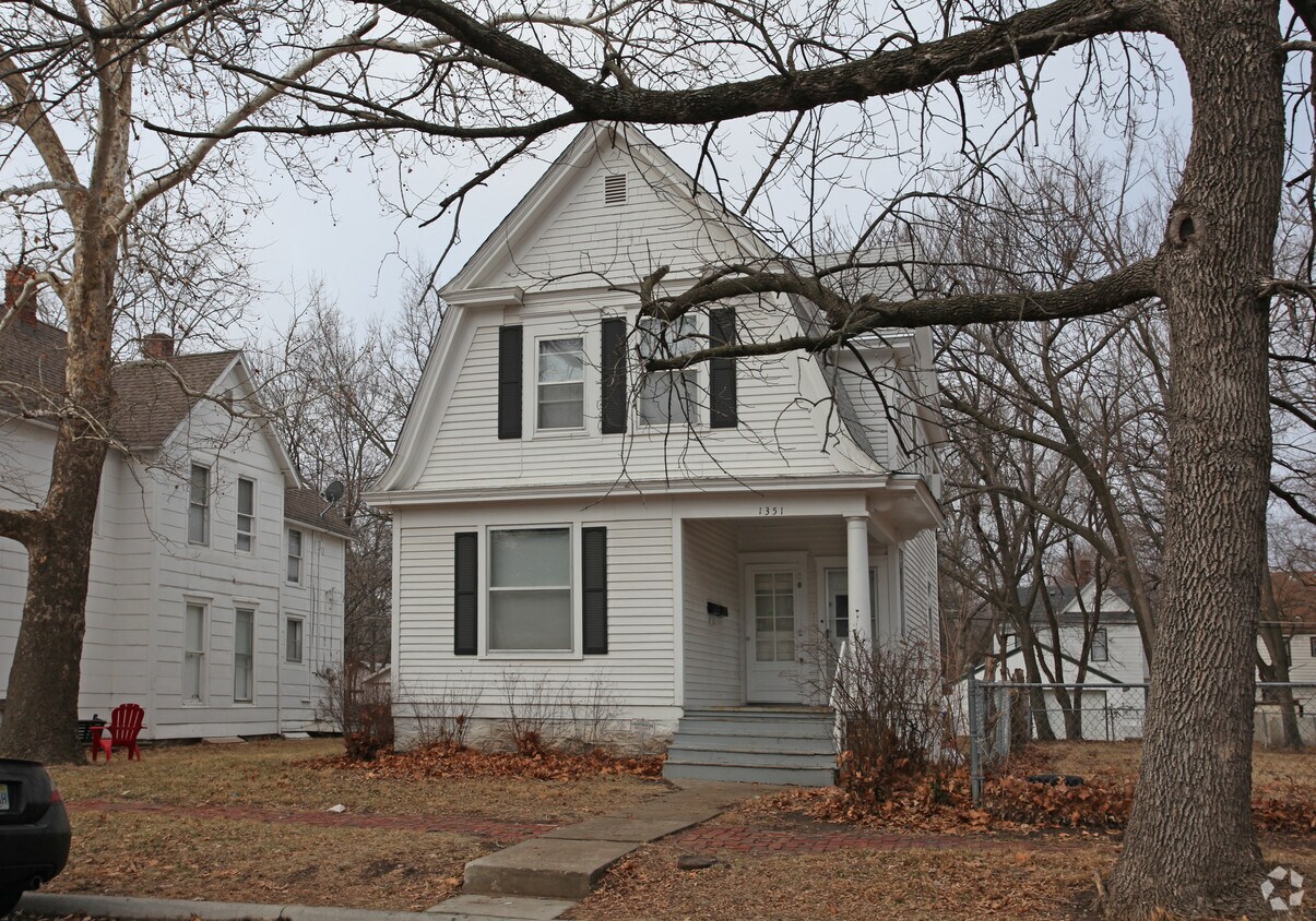 Foto del edificio - 1351 SW Garfield Ave