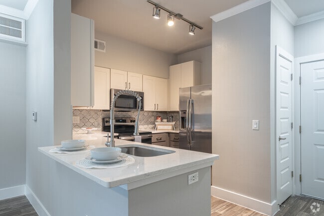 1HAB-1BA 678 ft² - Lakeside