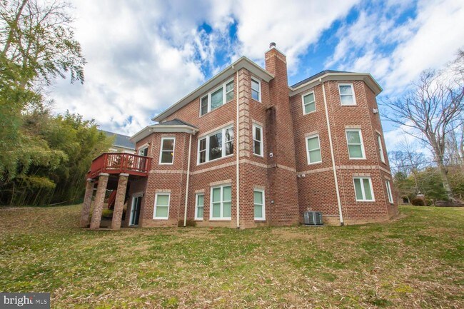 Building Photo - 895 Andalusia Dr