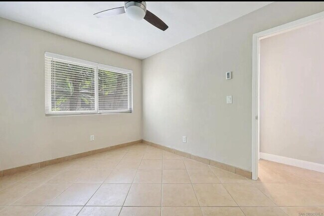 Foto del edificio - 7555 Linda Vista Rd