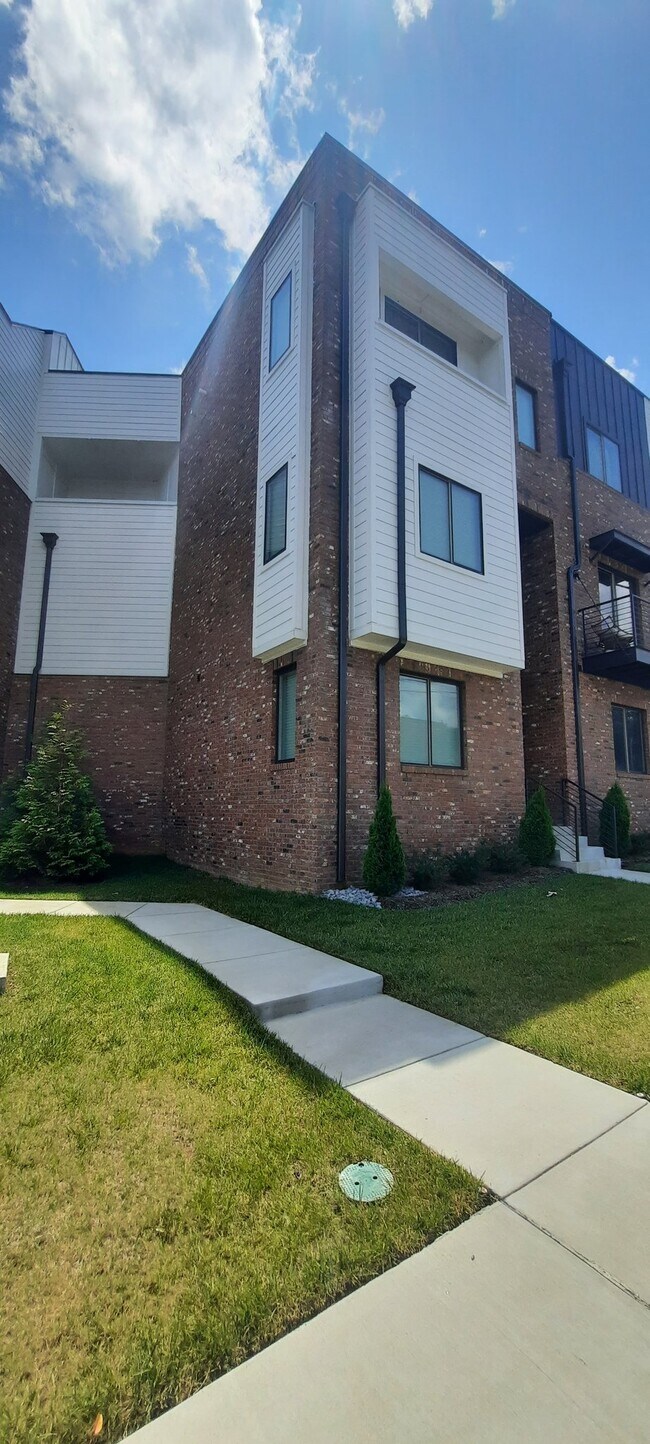 Foto del edificio - 490 W Trinity Ln