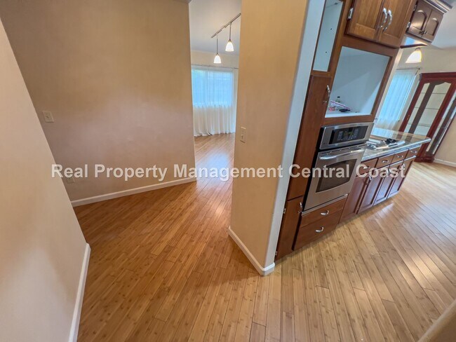Foto del edificio - AVAILABLE NOW - Nice Home Near Laguna Lake...