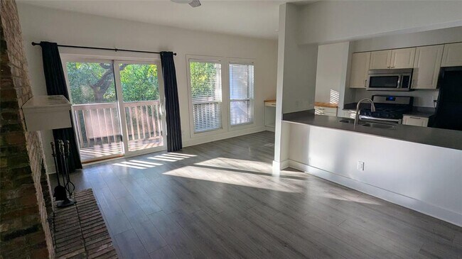Foto del edificio - 3839 Dry Creek Dr