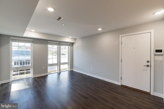 Building Photo - 749 N 20th St