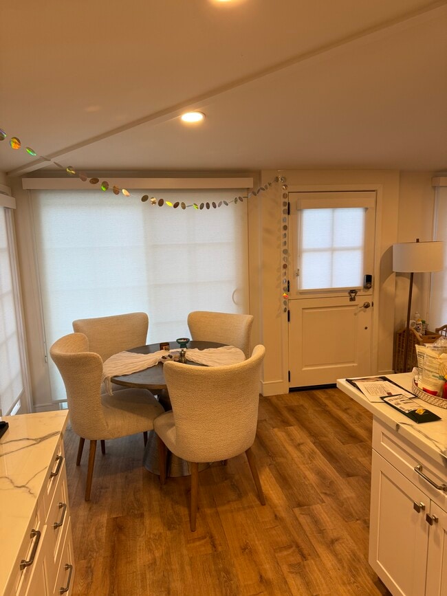 Building Photo - 511 Poinsettia Ave