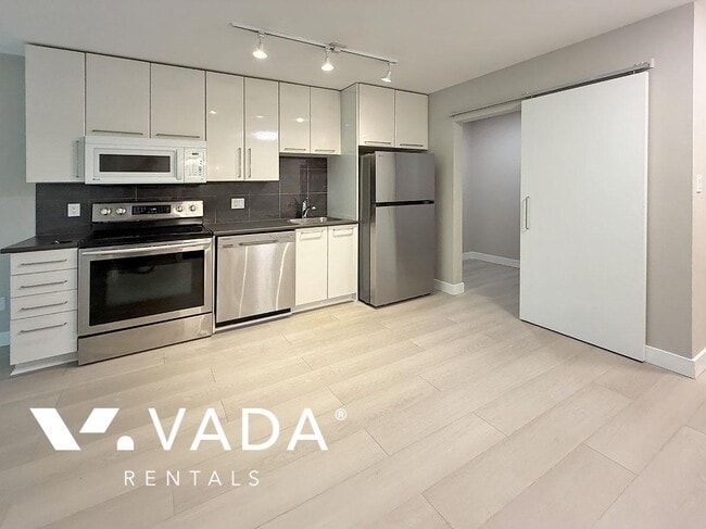 Building Photo - Fusion 1 BR APT Rental 301-828 Cardero St Vancouver: VADA