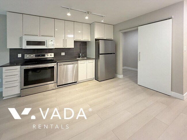 Photo du bâtiment - Fusion 1 BR APT Rental 301-828 Cardero St Vancouver: VADA
