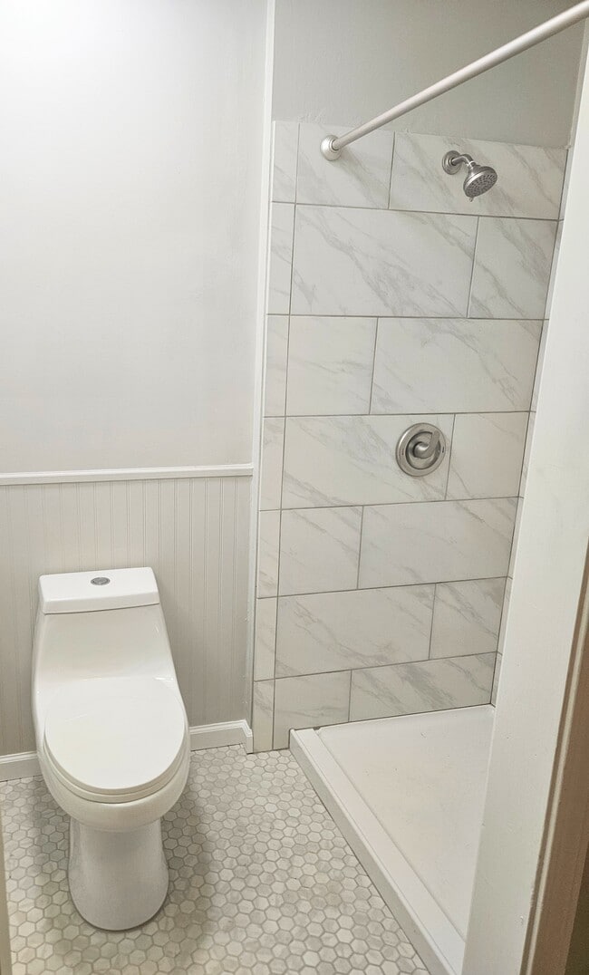 Baño principal - 8300 Plaza Gate Ln