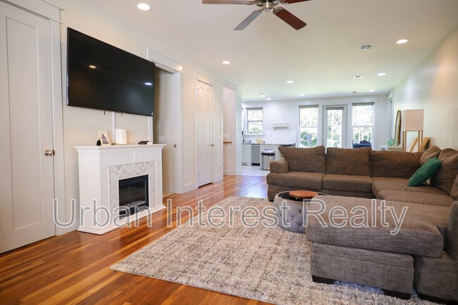 Building Photo - 63 Palm St