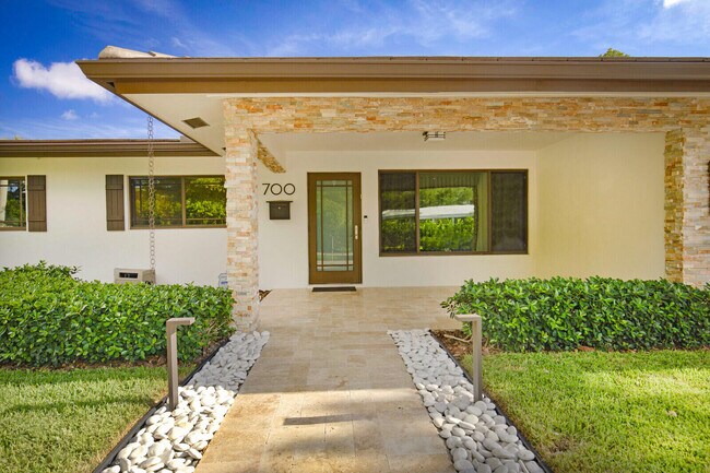 Foto del edificio - 700 NW 7th Dr