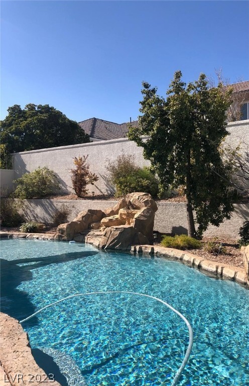 Primary Photo - 305 Onyx Crest St