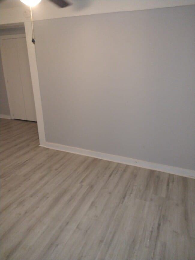 Building Photo - 502 E Lott Ave