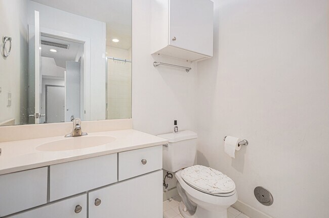Foto del edificio - 6132 Grand Blvd