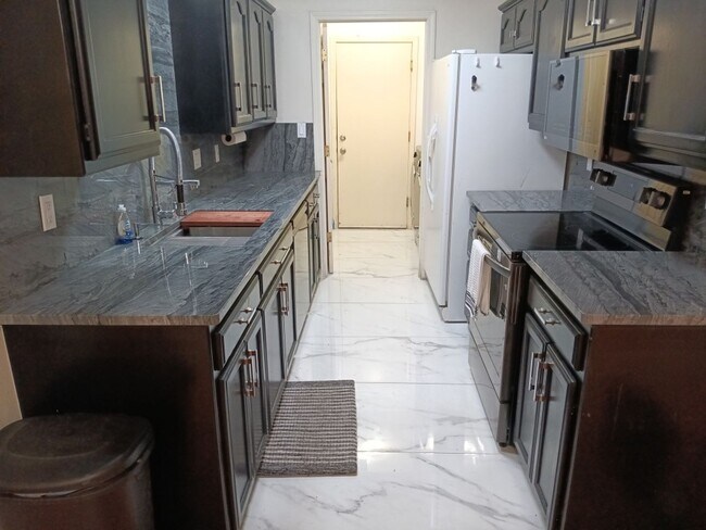 Foto del edificio - 3 Bedroom, 2 Bathroom Home! Schedule a Showing!