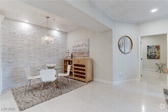 Building Photo - 2291 W Horizon Ridge Pkwy
