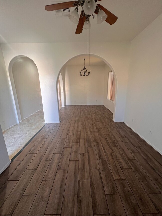 Foto del edificio - 3013 W Glenhaven Dr