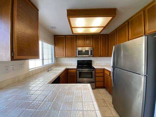 Foto del edificio - Spacious Dual-Master Condo!