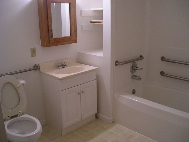 Building Photo - 721 Ridgeville Ln