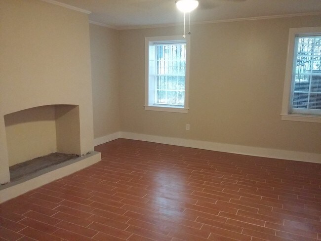 Bedroom - 113 W Jones St