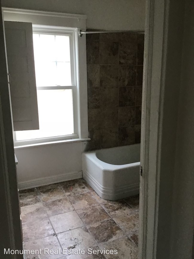 Building Photo - 4 br, 1 bath House - 3192 Sycamore Rd