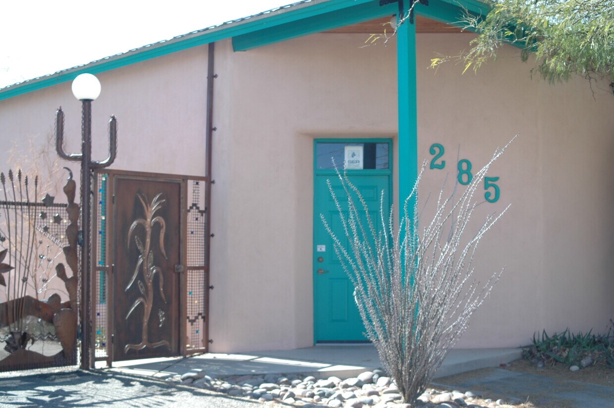 Primary Photo - 285 W 18th St