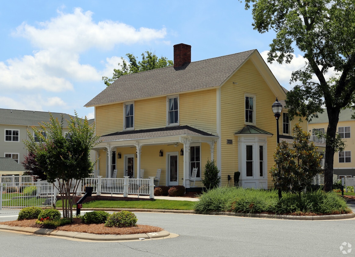 The Gardens at Anthony House: A Hidden Floral Oasis