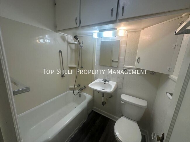 Foto del edificio - 2303 E 9th St