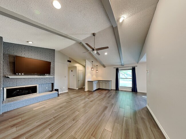 Foto del edificio - 3413 Wayland Dr