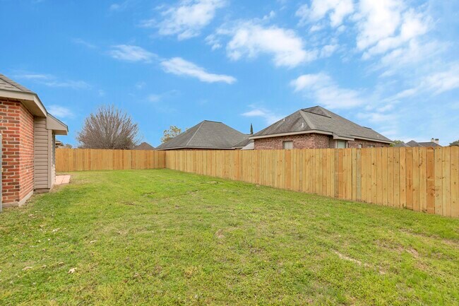 Building Photo - 107 Quiet Meadows Dr
