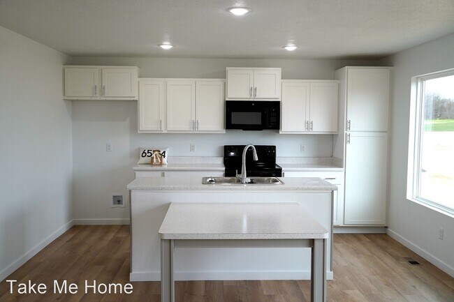 Building Photo - 4 br, 2 bath House - 500 N Pine Leaf Rd