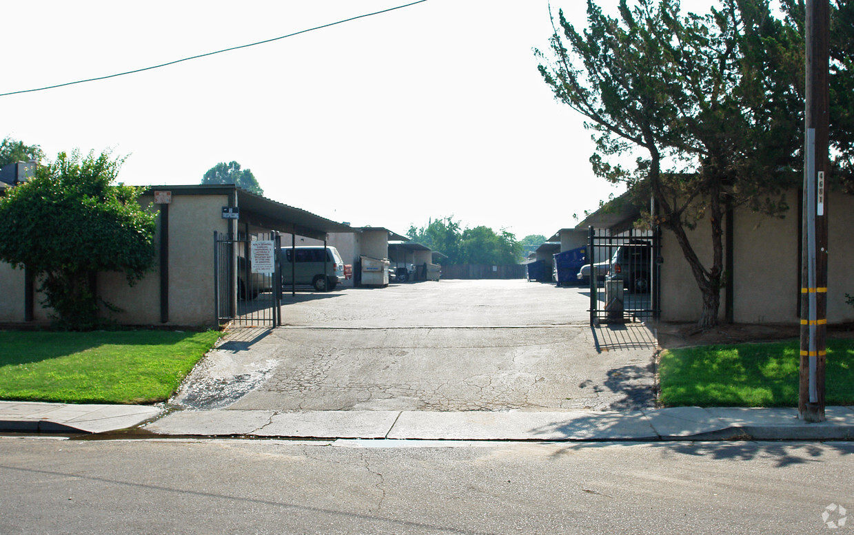 Foto del edificio - Brooks Villa Apartments