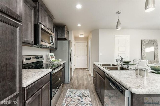 Building Photo - 3 br, 2.5 bath Townhome - 2354 Gleneagles ...