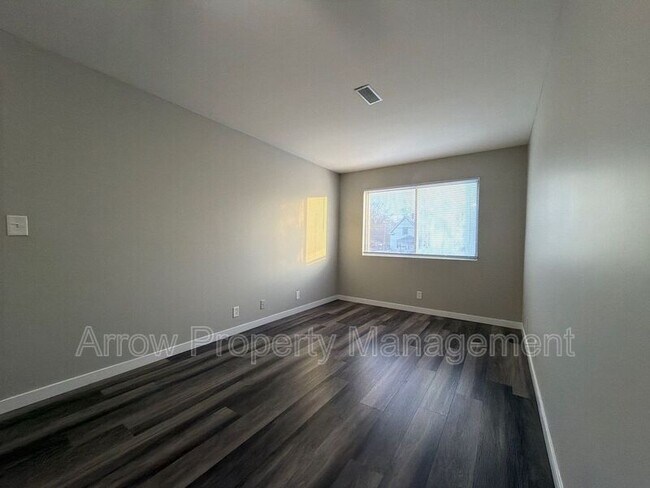 Foto del edificio - 1119 E Street