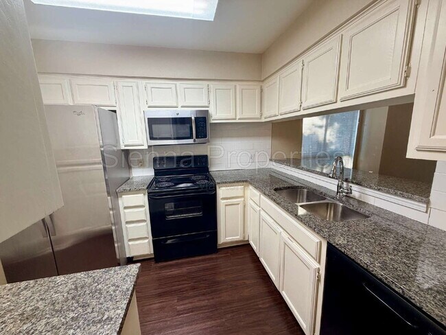Foto del edificio - 3801 Menchaca Rd