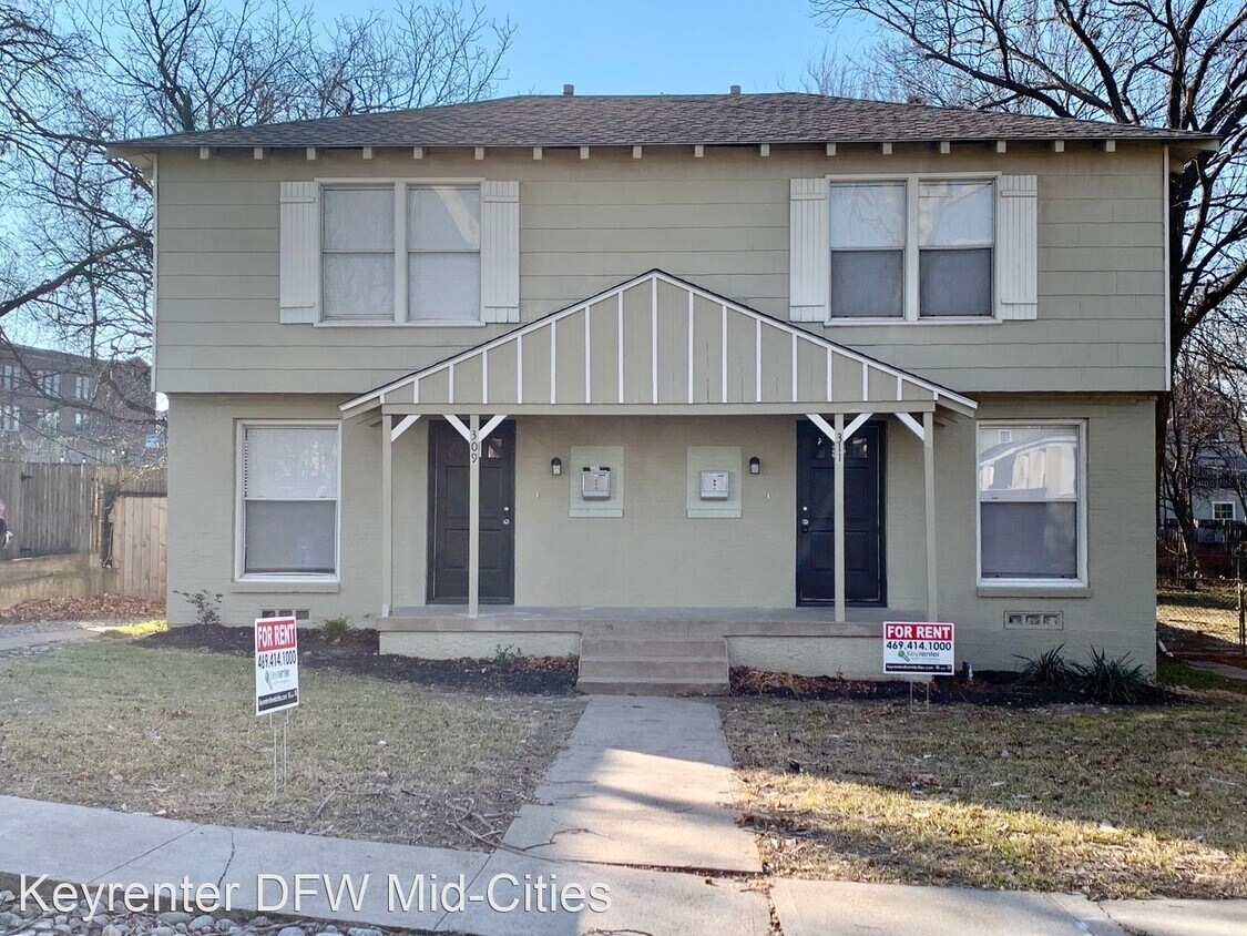 Foto principal - 2 br, 1 bath House - 309 N Oak Cliff BLVD