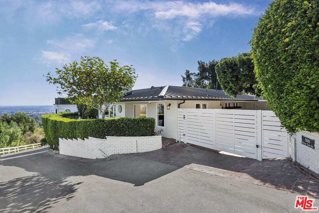 Primary Photo - 9881 Beverly Grove Dr