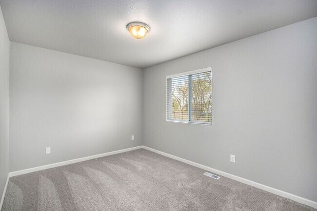 Building Photo - 8315 W Sturtevant Ave