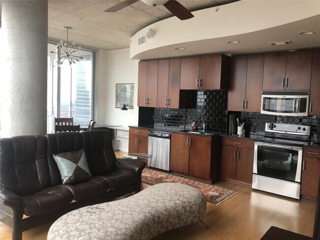 Building Photo - 360 Nueces St
