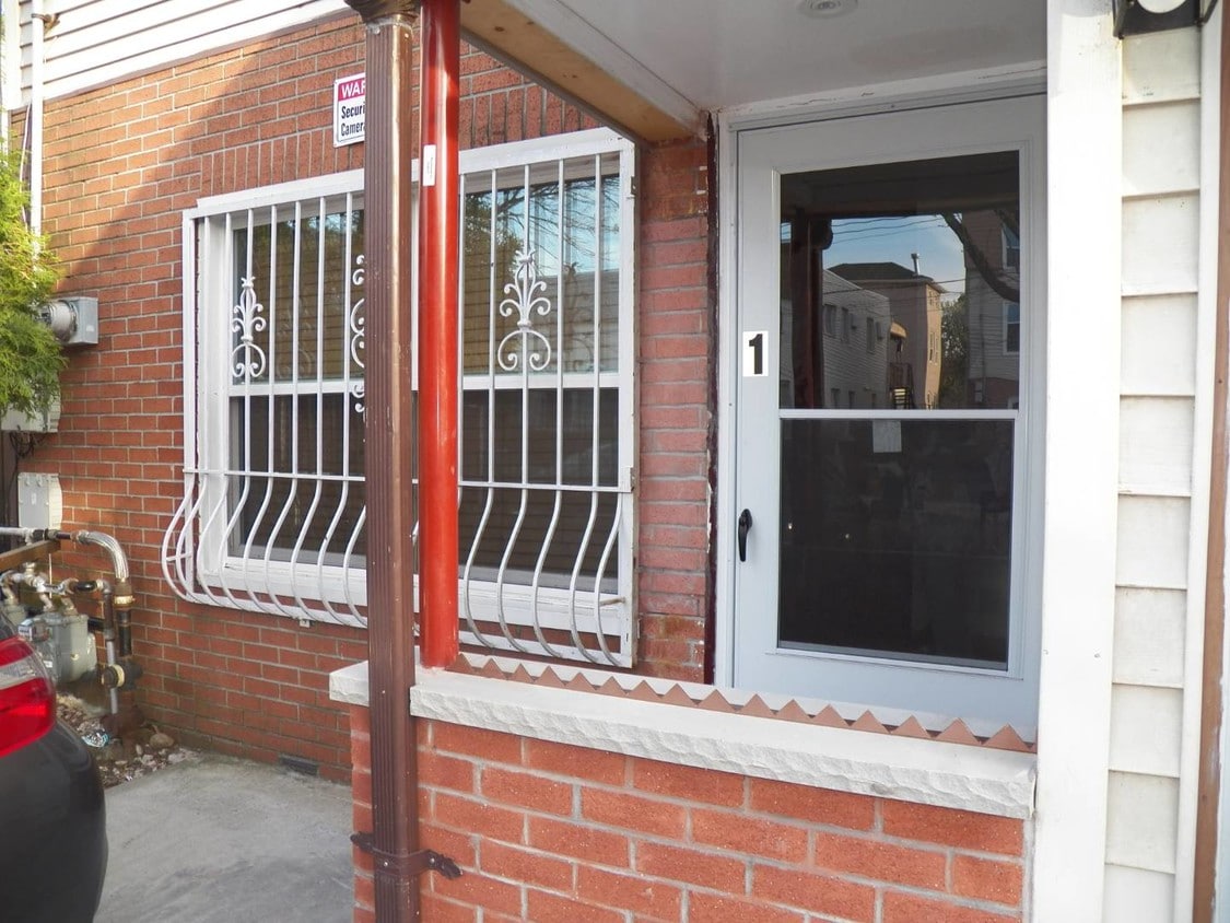 Primary Photo - 2066 Cicero Ave