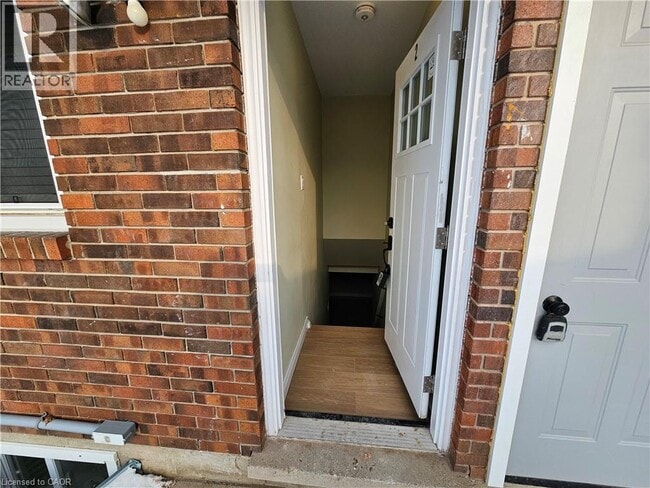 Building Photo - 102 Calmcrest Dr