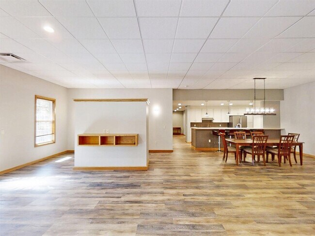 Foto del edificio - 5735 E Lake Rd