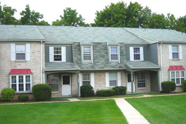 Sunnbrook Townhouses - Sunnybrook Townhouses