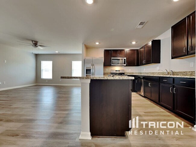 Building Photo - 60 Twin Lakes Dr