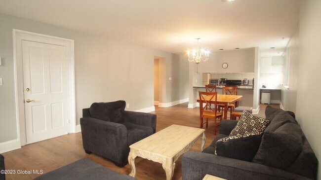 Building Photo - 2 Ash Grove Pl